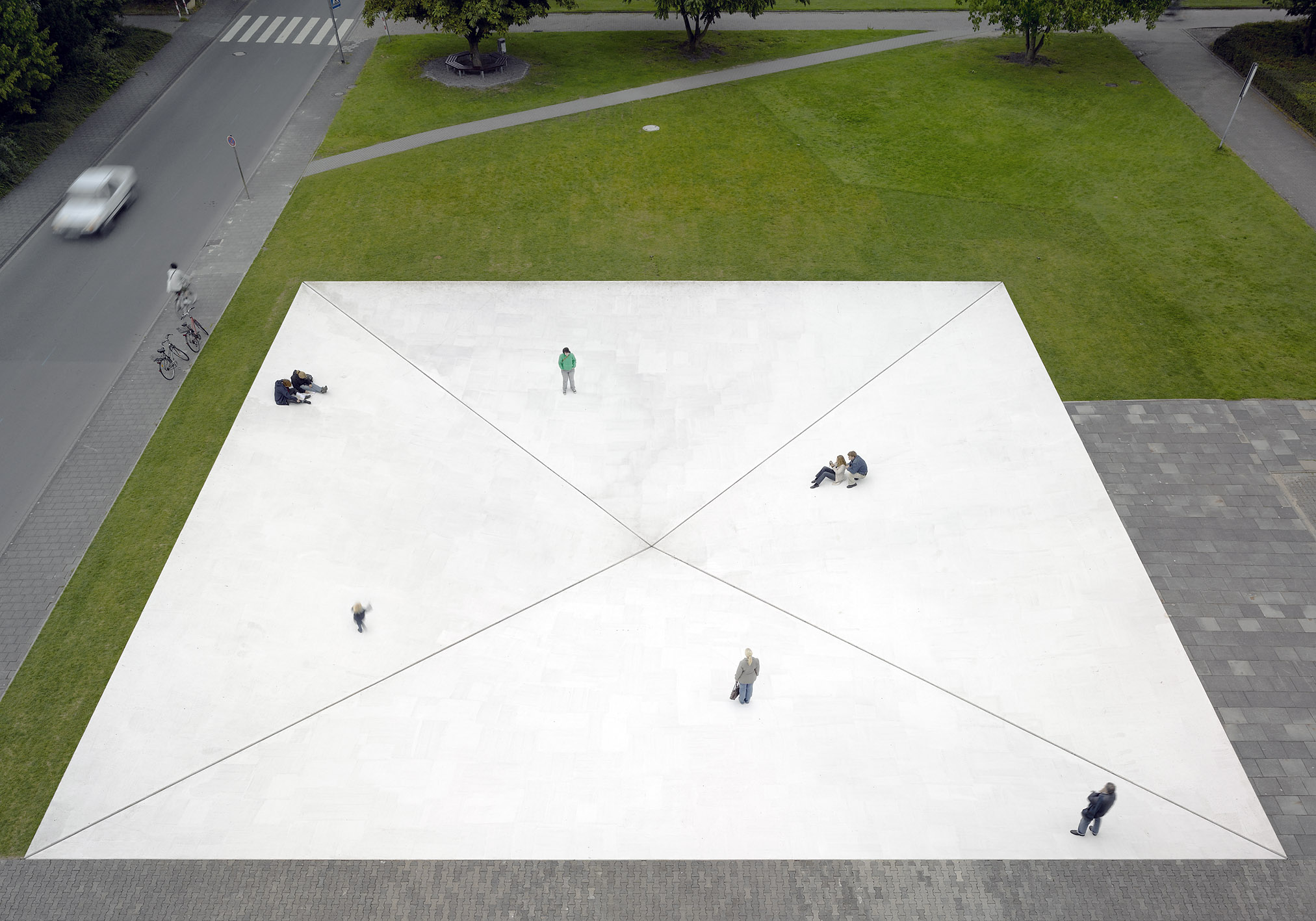 Bruce Naumans „Square Depression“ soll wieder aufgebaut werden